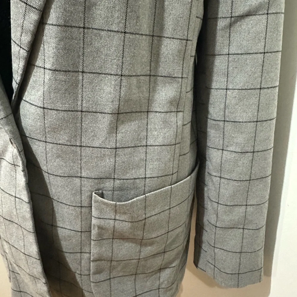 Gray Plaid Blazer with Pockets - Picture 2 of 5